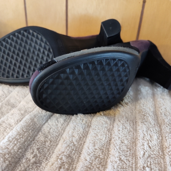 Aerosols Suede multicolor heels. - Picture 3 of 3